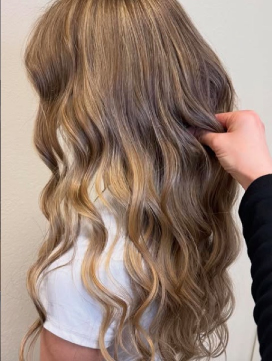 Elegante Damenfrisur mit Styling